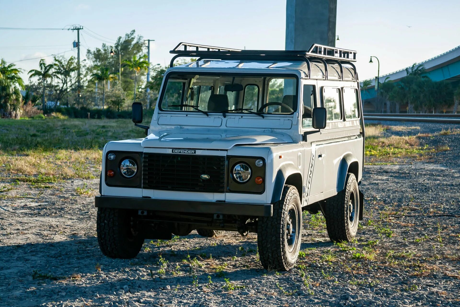 Дефендер 110. Ленд Ровер Дефендер 1993. Land Rover Defender 3 Door. Ленд Ровер Дефендер 110 1983. Defender 3.0