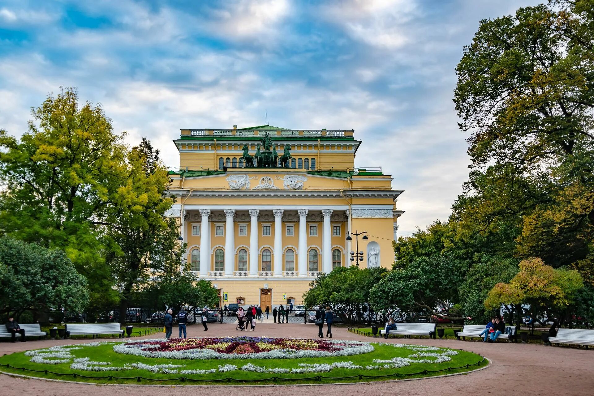Ансамбль александрийского театра росси. Александровский театр петербург. Александрийский театр в санкт-петербурге. 1832 г. Александровский театр петербург.