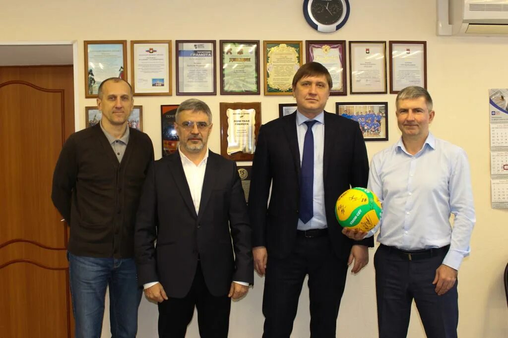 Новотранс кузбасс сервис. Работники кузбасслегпром кемерово. Кемерово совхозная 2. Восток сервис кузбасс новокузнецк. Кузбасс сервис.