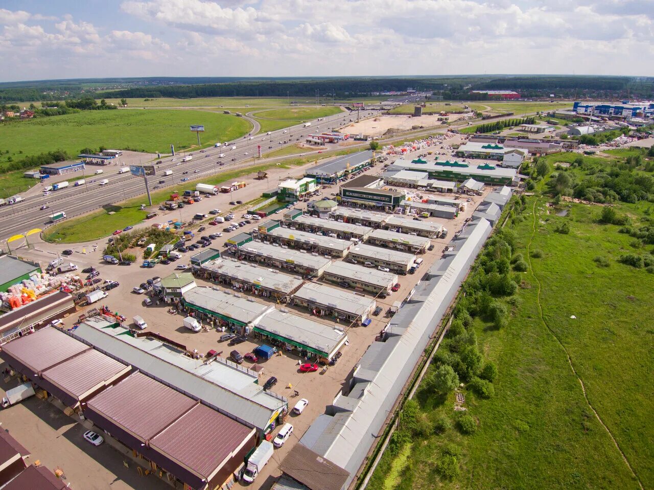 рынок строительных товаров. строительный рынок. строительный двор петровский новорижское шоссе. рынок стройматериалов. каширский двор 1 строительный рынок.