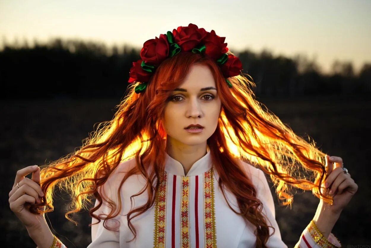 Языческая девушка. Язычница. Язычница. Берегиня шишкин славянская богиня. Славянский костюм дохристианской руси.