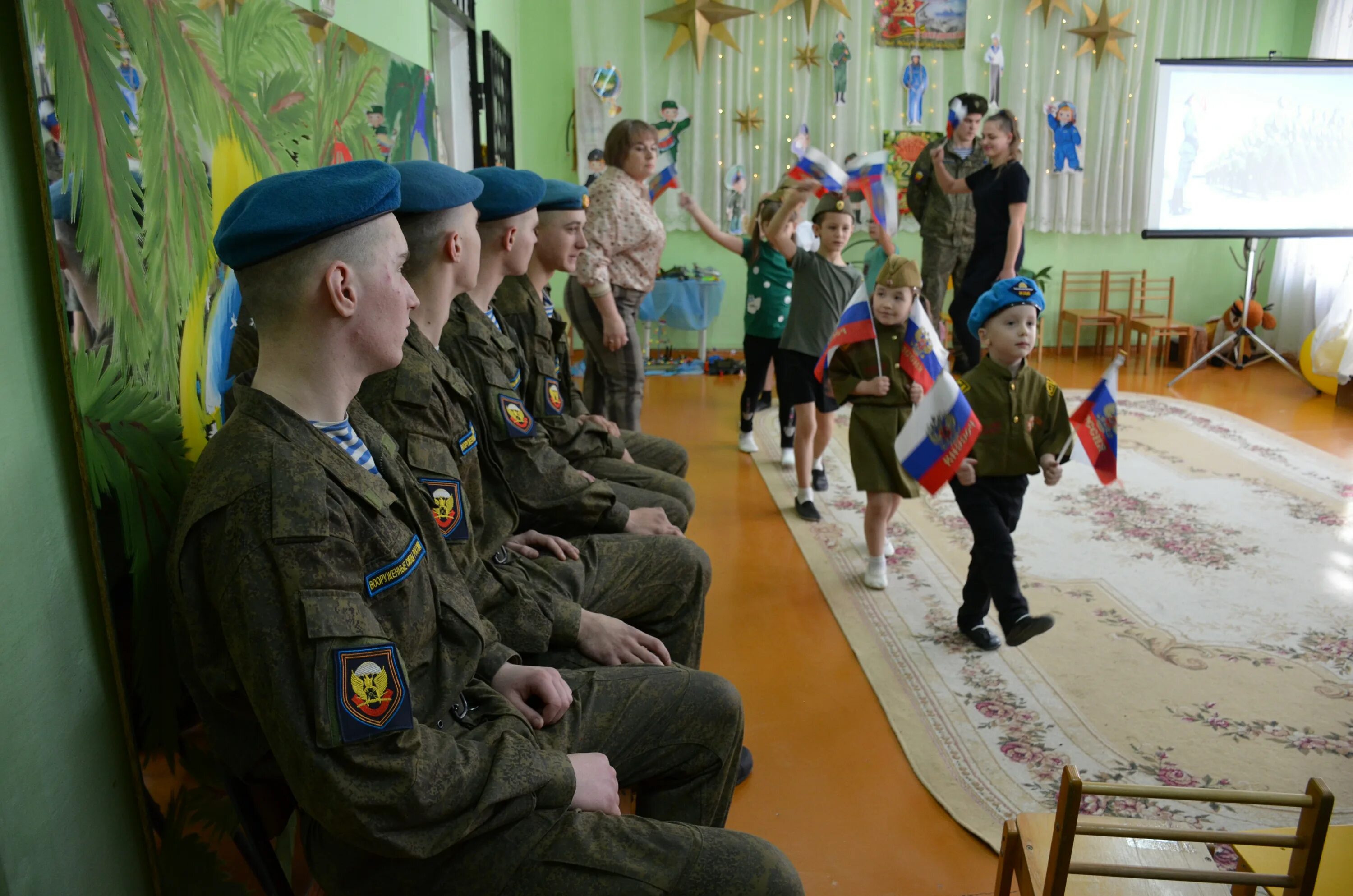 будем в армии служить. мы пока что дошколята минус. мы пока что дошколята а шагаем как солдаты. мы пока что дошколята минус. детский сад волшебная страна ноты.