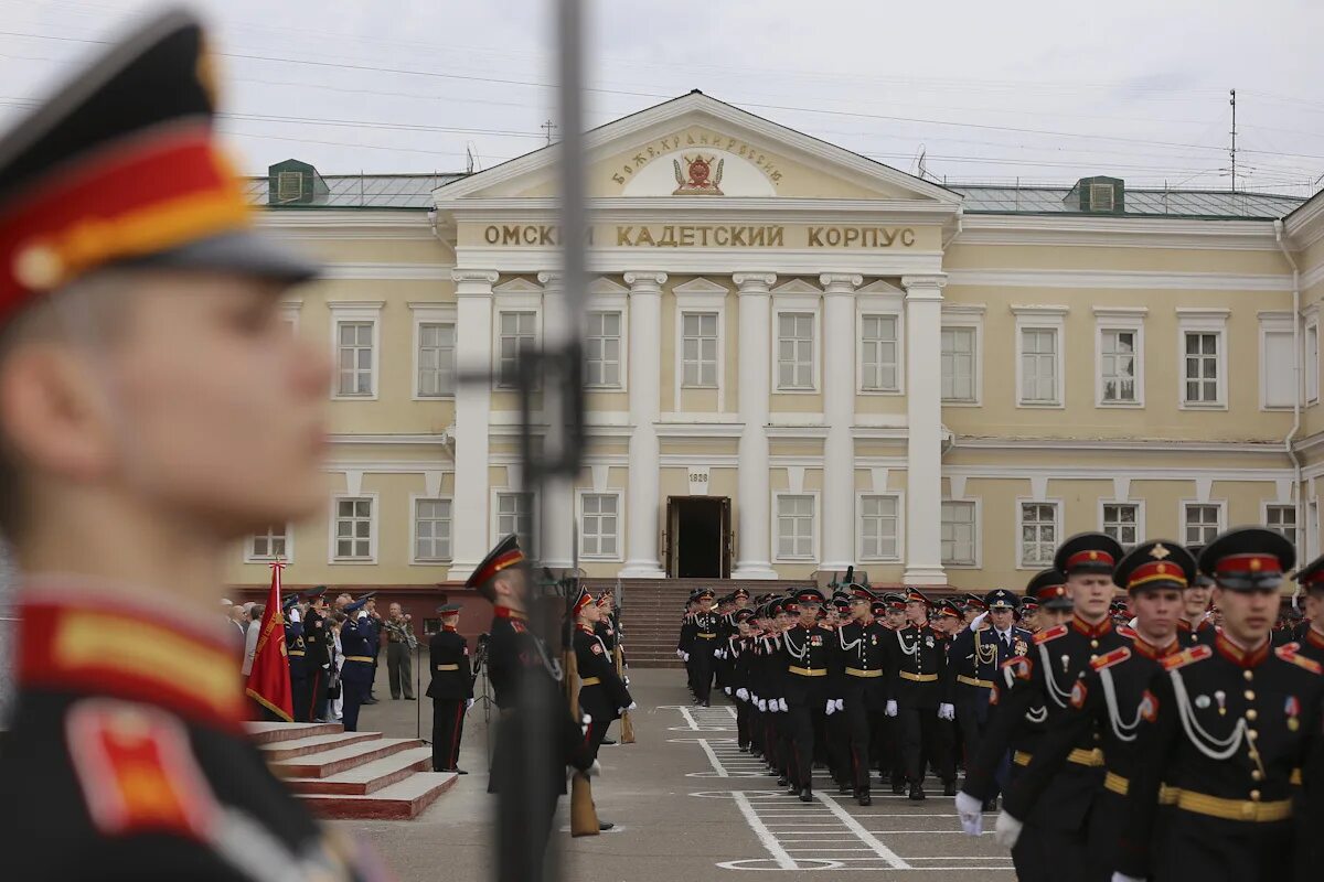 Сайт омского училища. Омский кадетский военный корпус, Омск. Кадетский корпус Омск кадеты. Омский военный кадетский корпус здание. Сибирский кадетский корпус Омск 19 век.