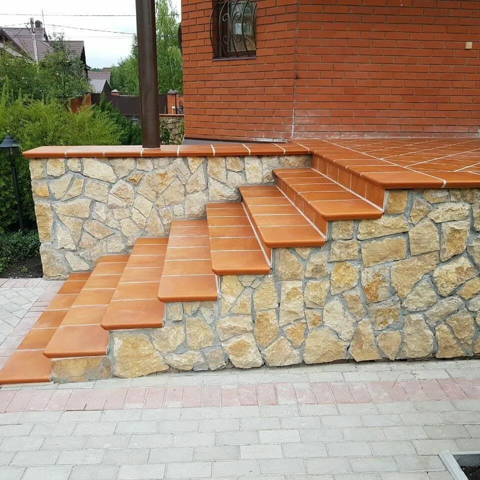 Стильное крыльцо. Отделка крыльца. Чем отделать крыльцо. Входные ступеньки. Чем отделать крыльцо.