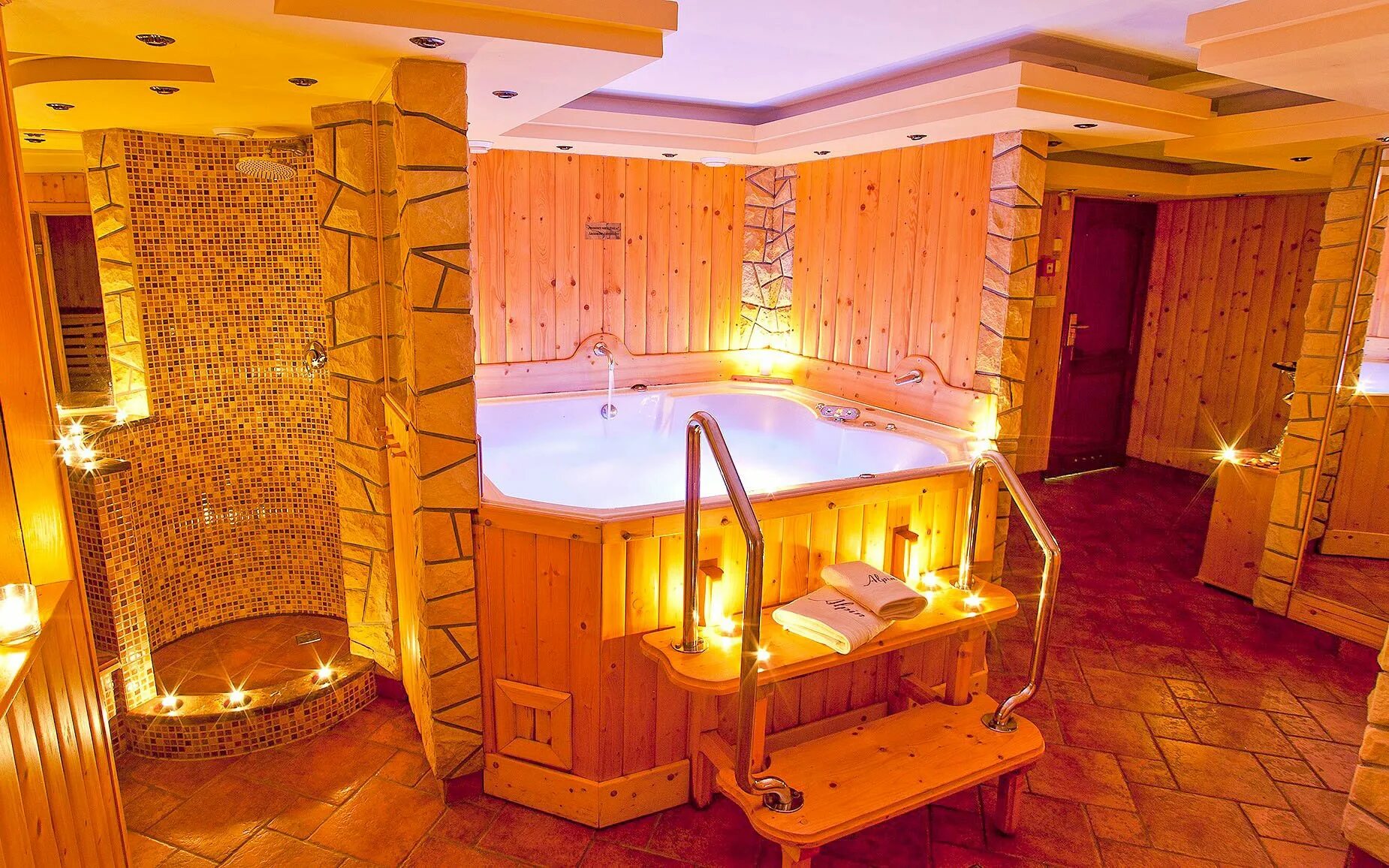 Баня в частном доме. Сауна в доме. Сауна в доме. Современная баня в частном доме. Интерьер сауны в загородном доме.