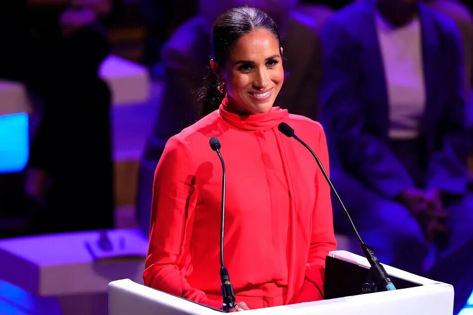 Меган маркл 2010. Хиромант о меган маркл. Маркл с бушменского дворца. Меган мачко. Меган маркл видео.