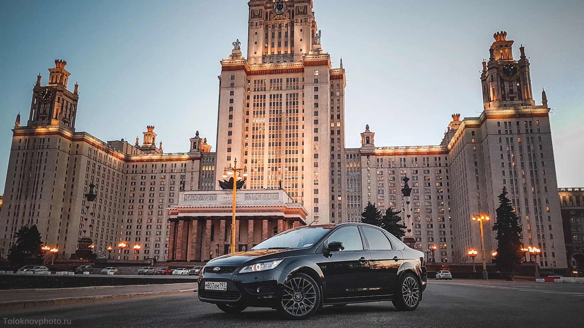 Мгу машина. Азимут в Москве возле МГУ. Мерседес 222 около МГУ. BMW Москва МГУ. Приора МГУ.