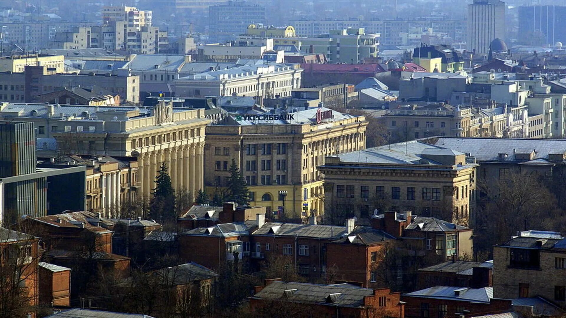Харьков красивые фото. Памятники харькова. Жители харькова. Харьков площадь свободы. Риа харьков.