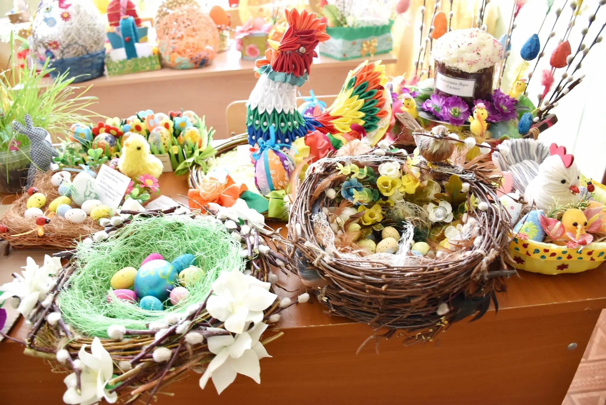 Пасхальное яйцо конкурс 2022. Пасхальное яйцо поделка на конкурс. Композиция на пасху в детский сад. Пасхальные поделки. Пасхальные поделки.