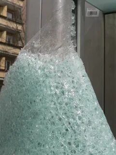 Много стекла