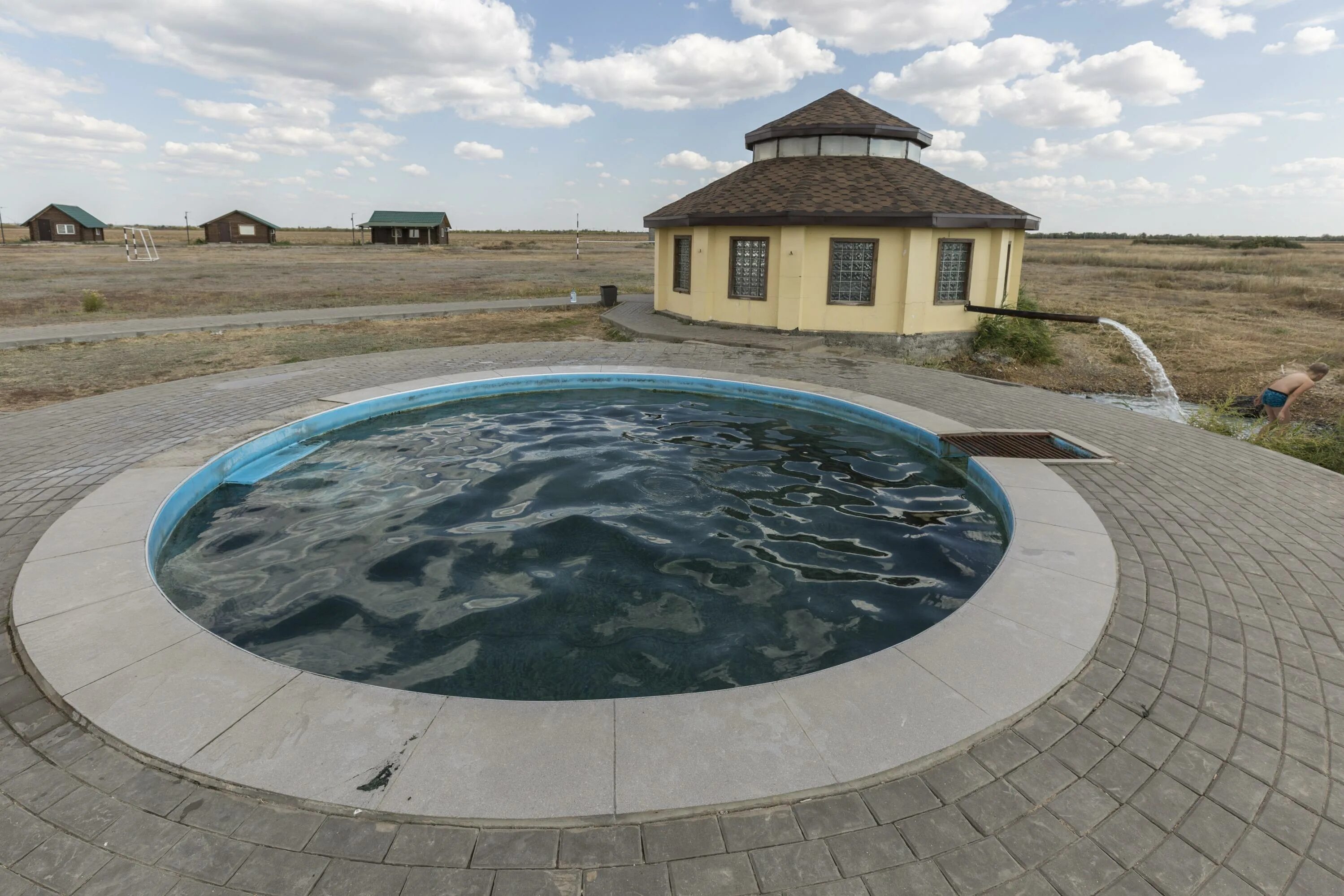 Мацеста сероводородные ванны. Сероводородный бассейн. Сероводородный бассейн. Сероводородный источник в энгельсе. Сероводородный бассейн.