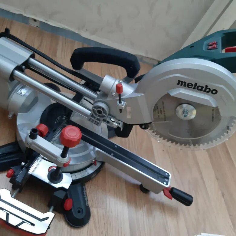 Пилы торцовочные 216 мм. Metabo KGS 216. Торцовочная пила Metabo KGSV. Metabo KGSV 216m коробка. Торцовочная пила Metabo KGSV 216 М 216 мм.