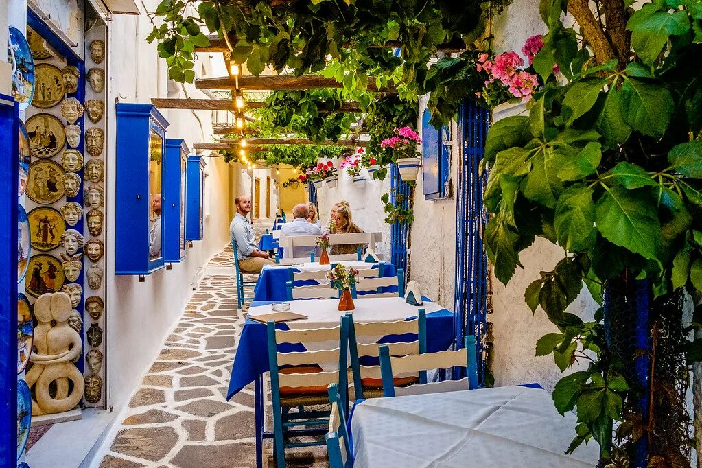 Греческая таверна порто миконос, москва. Greek taverna. Рестораны таверны в греции. Греческая таверна pame. Типичная греческая таверна на корфу.