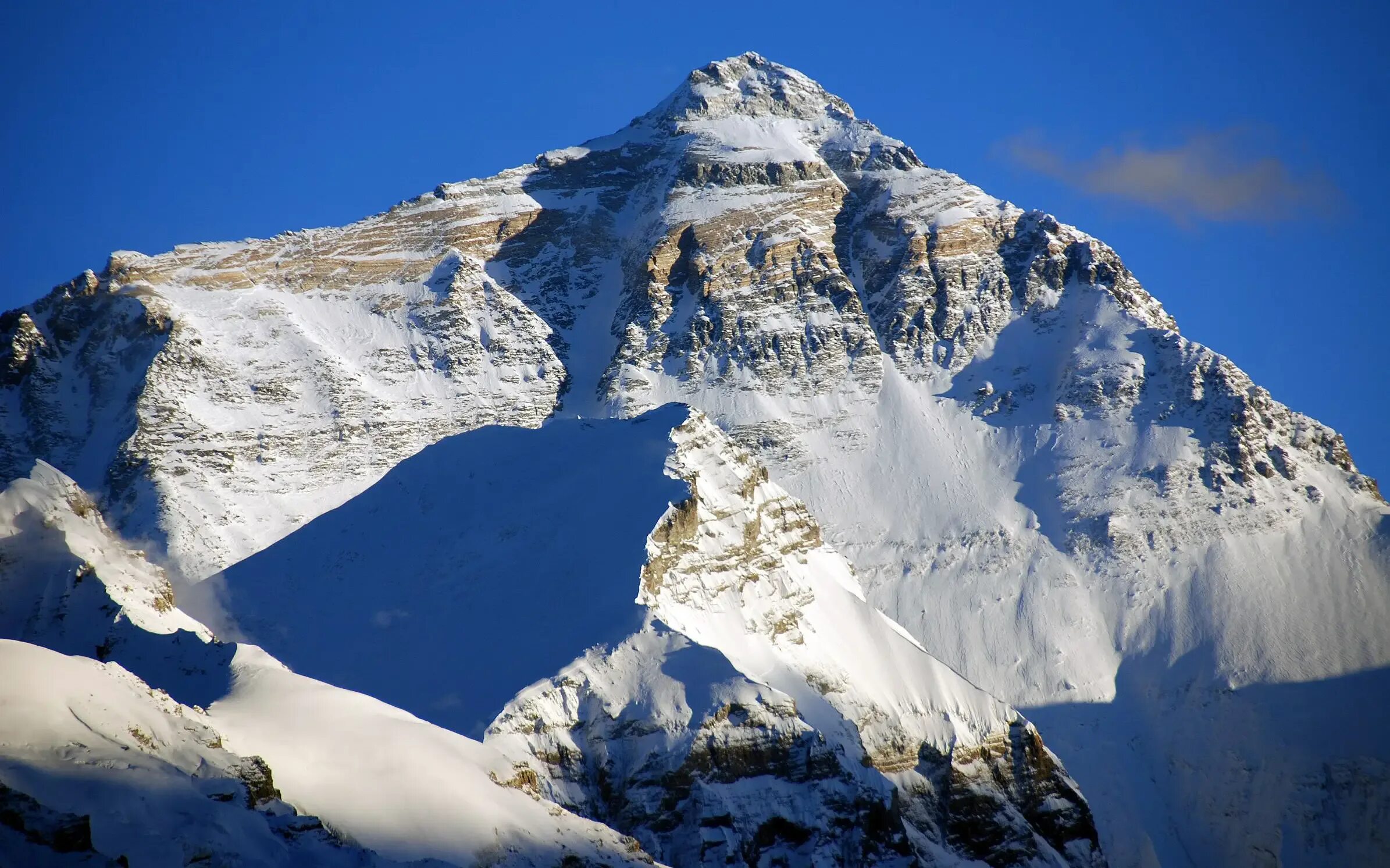 Высокая гора эверест где находится. Гималаи Эверест Джомолунгма. Гора Эверест (Джомолунгма). Гималаи. Вершины: гора Джомолунгма (Эверест),. Гора Эверест 8848 м.