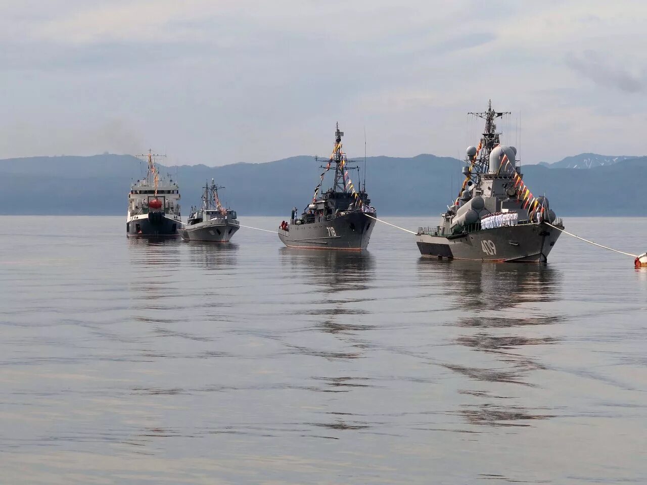 Тихоокеанский флот Авачинская бухта. ВМФ Петропавловск Камчатский. Корабль ВМФ Петропавловск Камчатский. Петропавловск Камчатка морской флот.