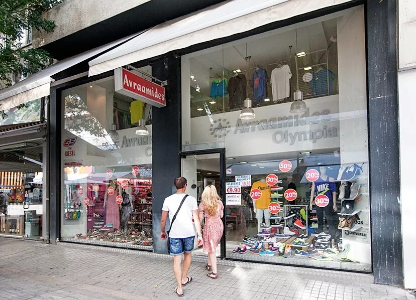 Кипр магазины. Кипрский магазин. Кипр вывески на русском. Кипр айя напа магазины брендовой одежды. Кипр магазины.