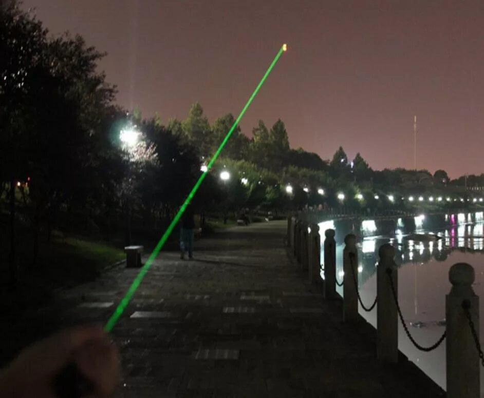 Лазерная указка зеленый Луч. Лазерная указка 5 MW. Лазерная указка 20 км. Зеленая лазерная указка MN 03-3 5000. Виднеющиеся лучи