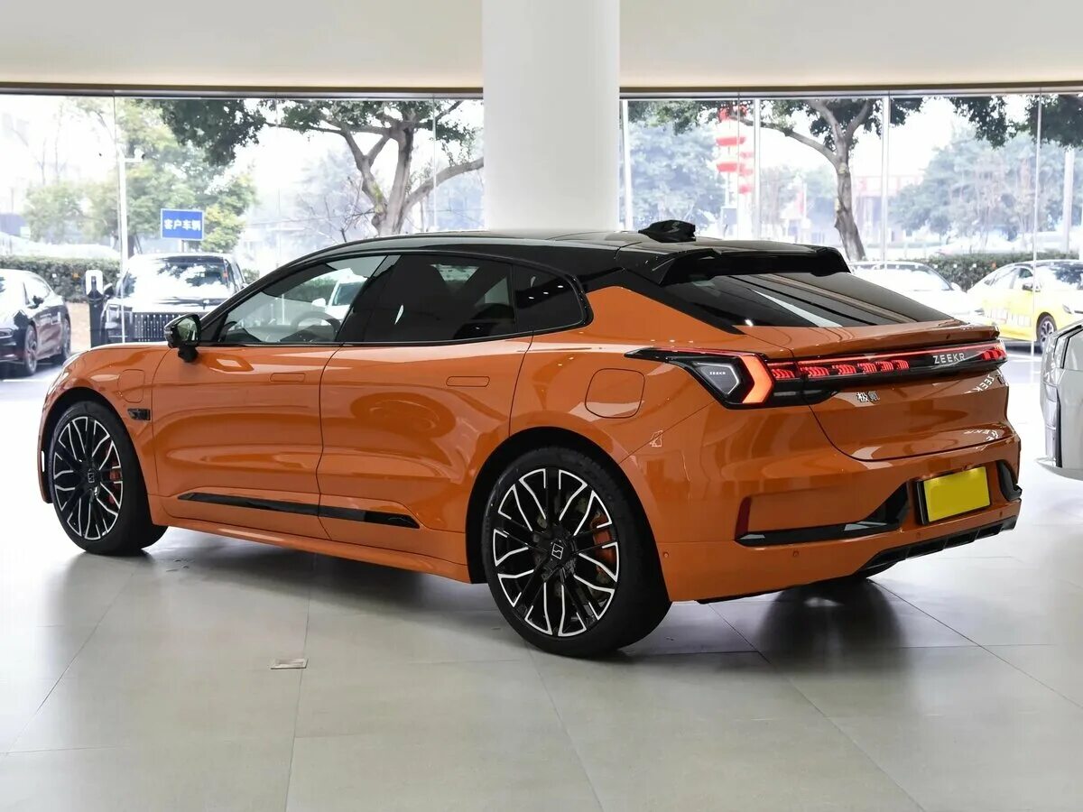 Zeekr 001 оранжевый