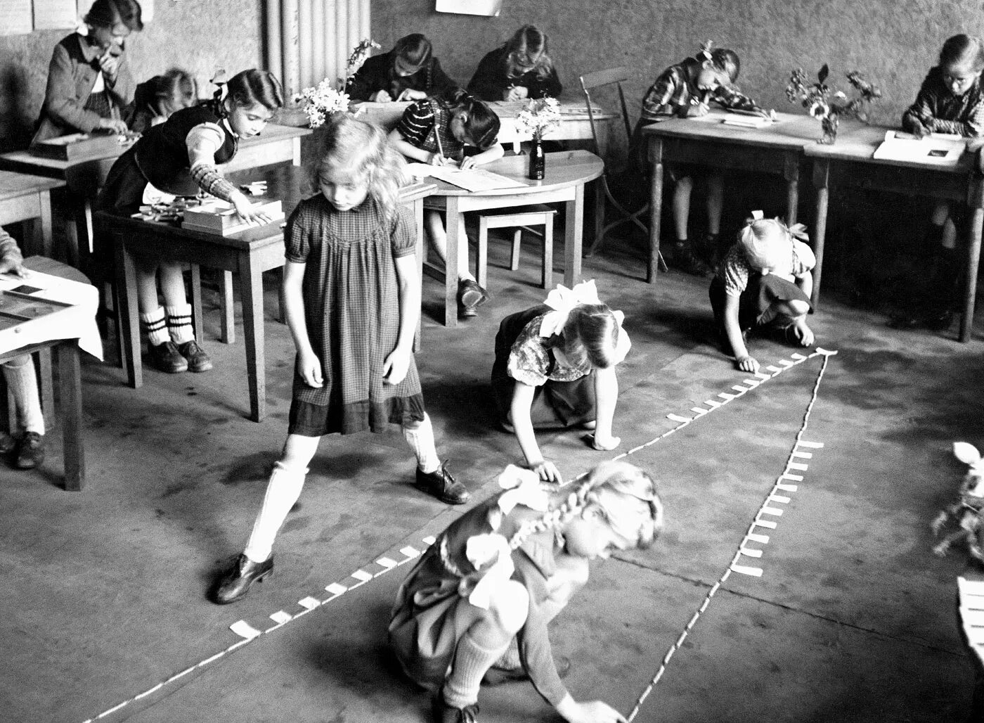 Ортофреническая школа марии монтессори. Мария монтессори школа. Мария монтессори дом ребенка 1907. Школа марии монтессори школа. Ортофреническая школа марии монтессори.