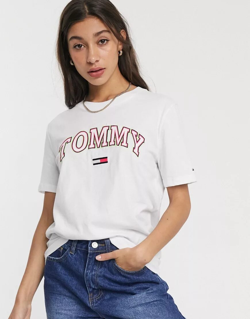 Tommy jeans женские. Майка Tommy Jeans. Tommy Jeans 2021. Tommy Jeans футболка белая. Майка Tommy Jeans женская.