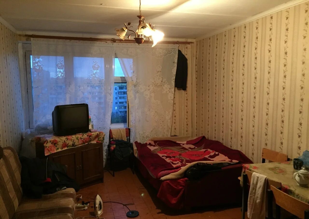 Сколько комнат в коммуналке. Комната в коммунальной квартире. Продается комната. Комната в коммунальной квартире Москва. Фото комнаты в коммунальной квартире.