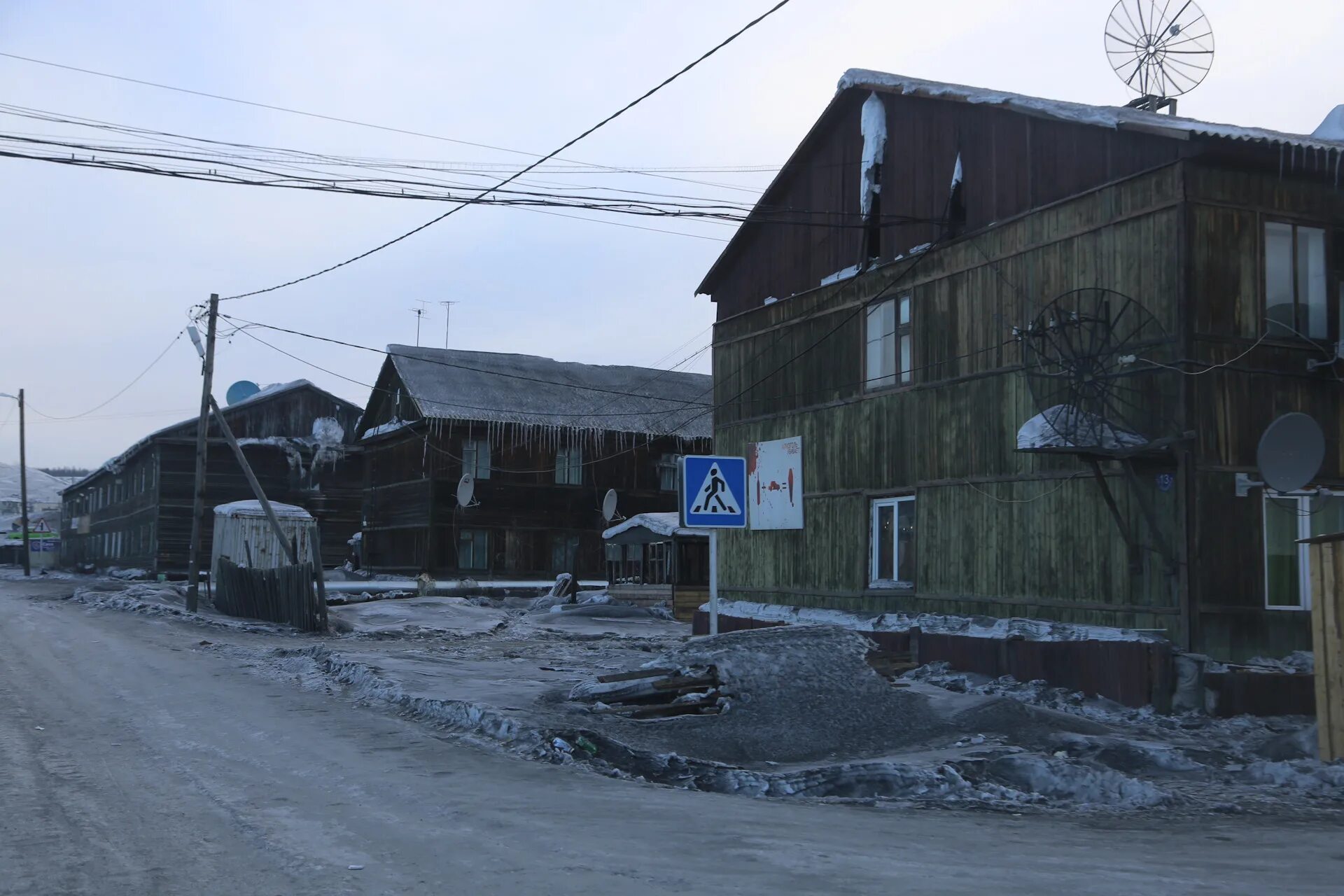 Погода батагай. Батагай Нахаловка. Батагай АВИАПОРТ. Батагай школа. Батагай ул Ленина.