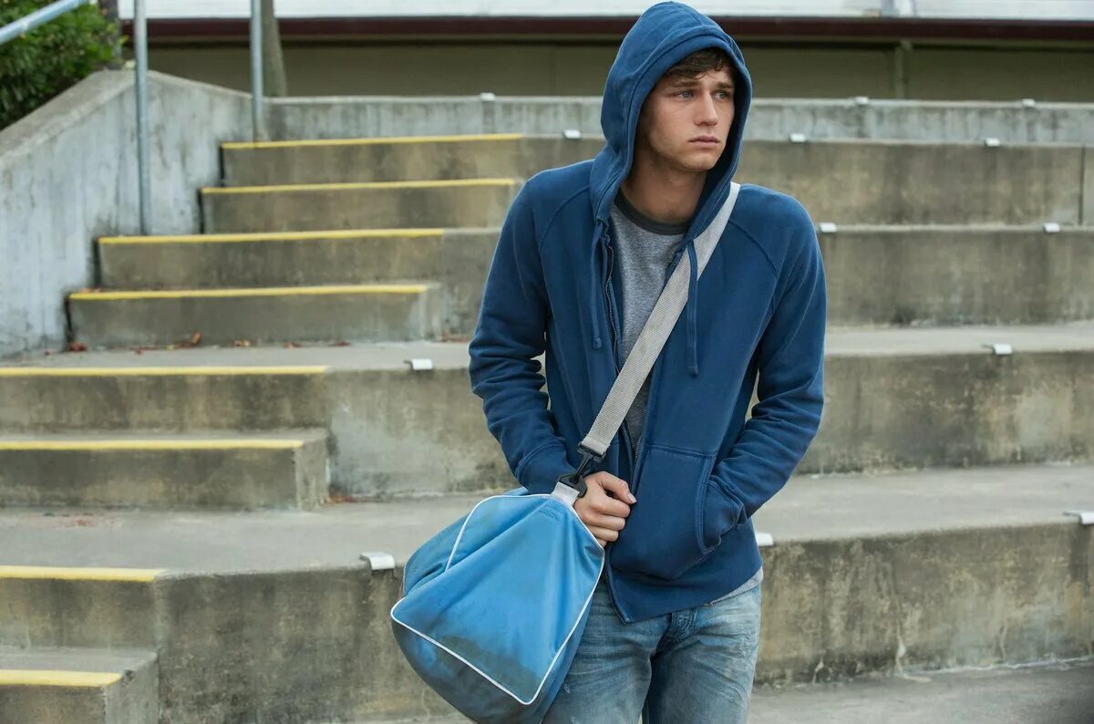 Тонкые яркый капронный одежда рубашкы интернет магазин фото. Одежда фила из трудных подростков. Современный романтический стиль в одежде. Типичный подросток. Одежда трудных.