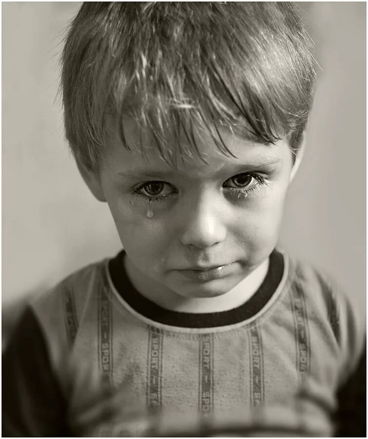 обиженная девочка. обиженная девушка. недовольная девочка. обиженная девушка. лица обида.