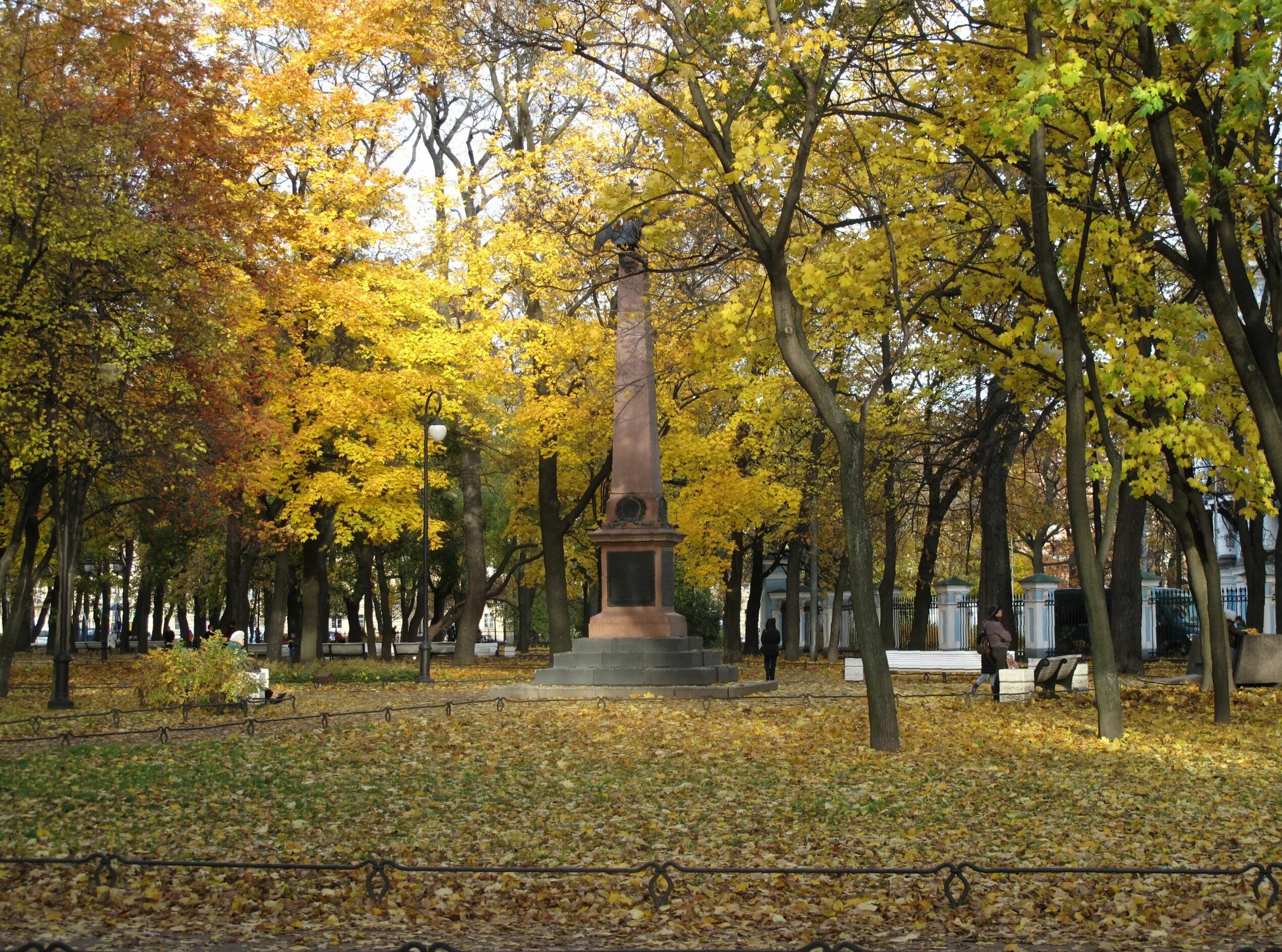 Никольский сад спб. Никольский сад спб. Никольском саду. Никольский сад. Никольский сквер спб.