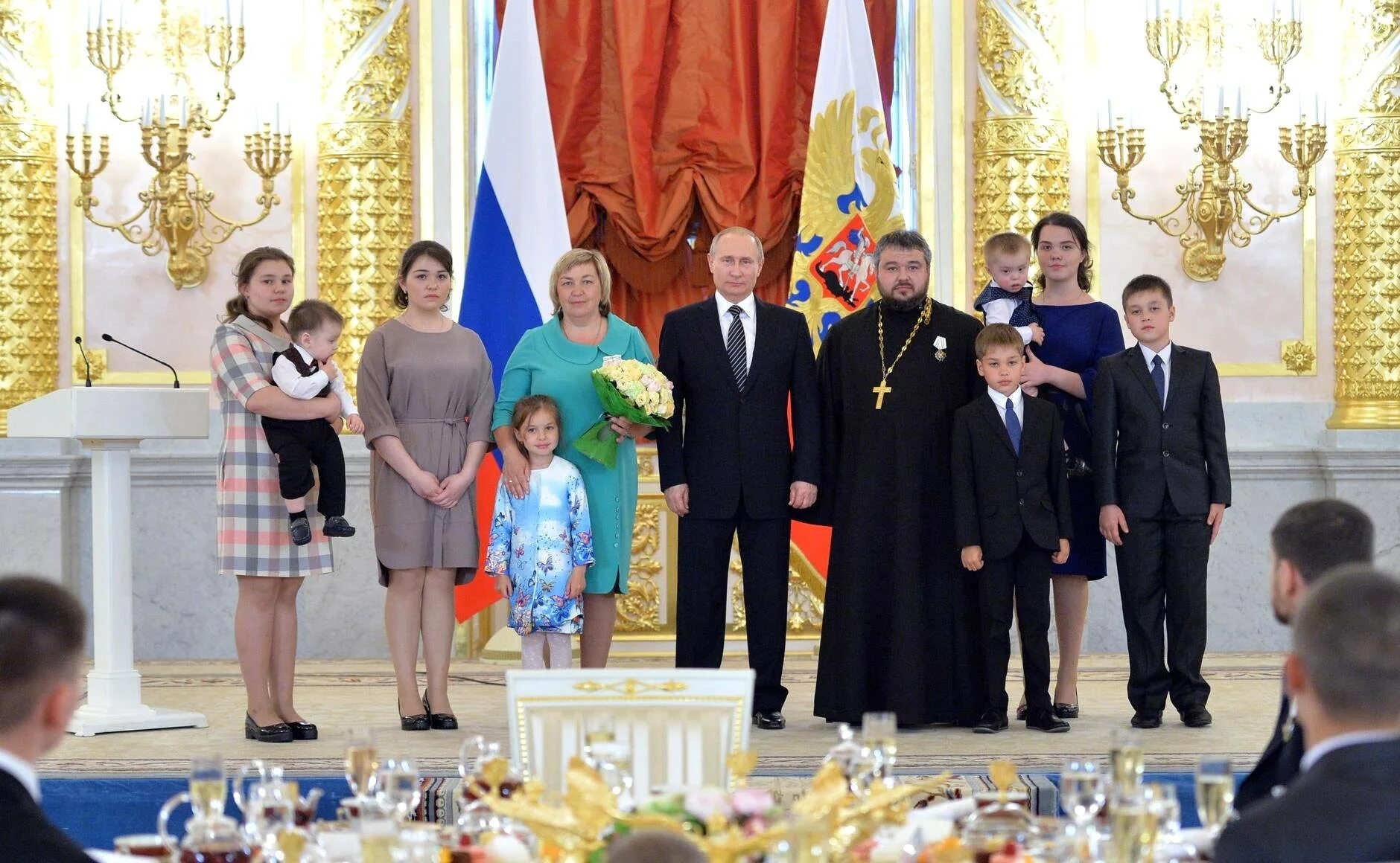 Награждение родительская слава. Орден родительская Слава Кремлин. Орден родительская Слава награждение. Награждение в Кремле орденом родительская Слава.