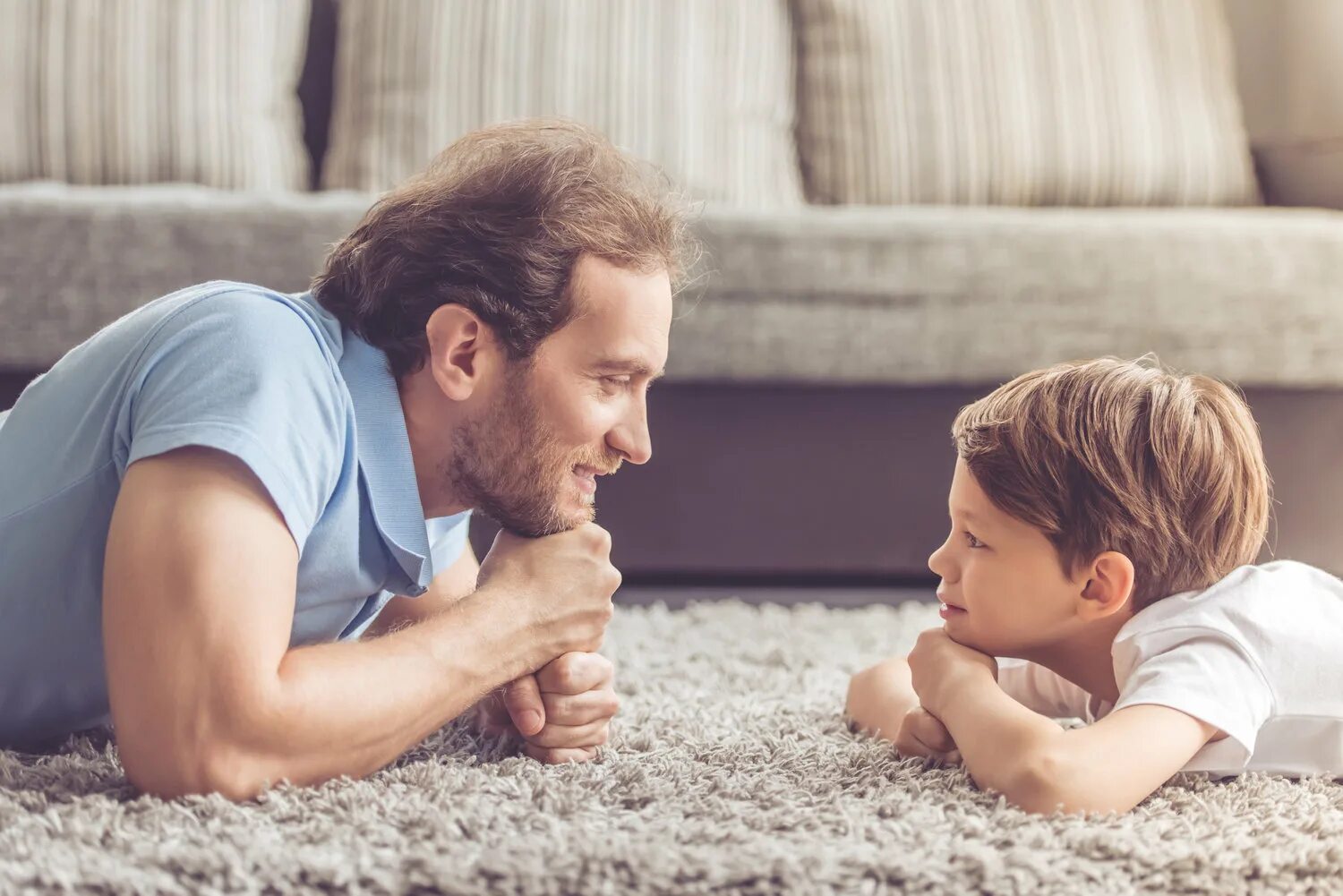 Dad likes playing. Папа и сын. Отцы и дети. Родители и дети. Воспитание ребенка.