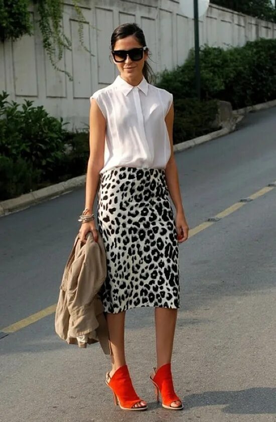 Леопардовая юбка. Образ с леопардовой юбкой. Образ с леопардовой юбкой миди. Леопардовая юбка миди. С чем носить черно белую юбку