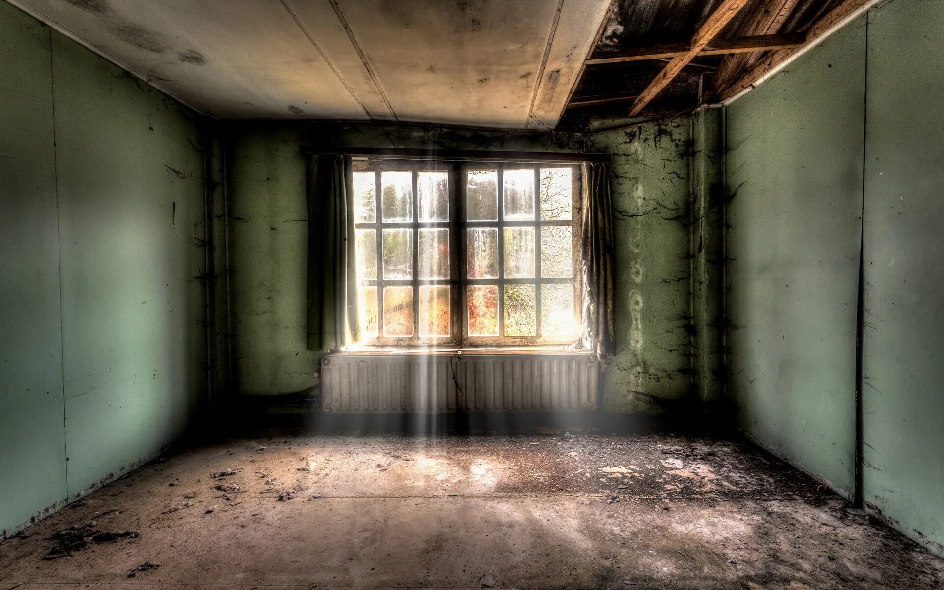 В квартире пустой какой отстой. Пустая комната. Заброшенная комната. Старая комната с окном. Фон комнаты.