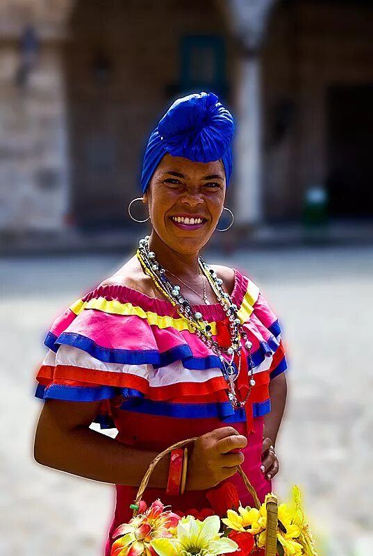 Кубинский национальный. Куба креолки. Кубинки в Гаване. Кубинские женщины. Кубинский национальный костюм.