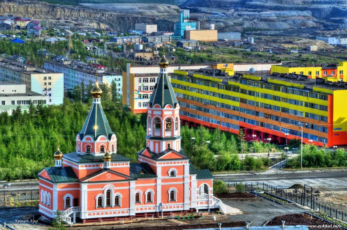 Айхал мирнинский. Айхал Якутия. Поселок Айхал. Саха Якутия поселок Айхал. Храм пос Айхал.