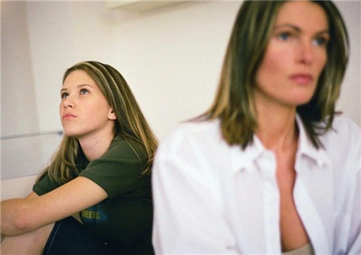 Cartoon gagged. Драка матери и дочери. Mother complex. Mother complex. Аниме младенец.