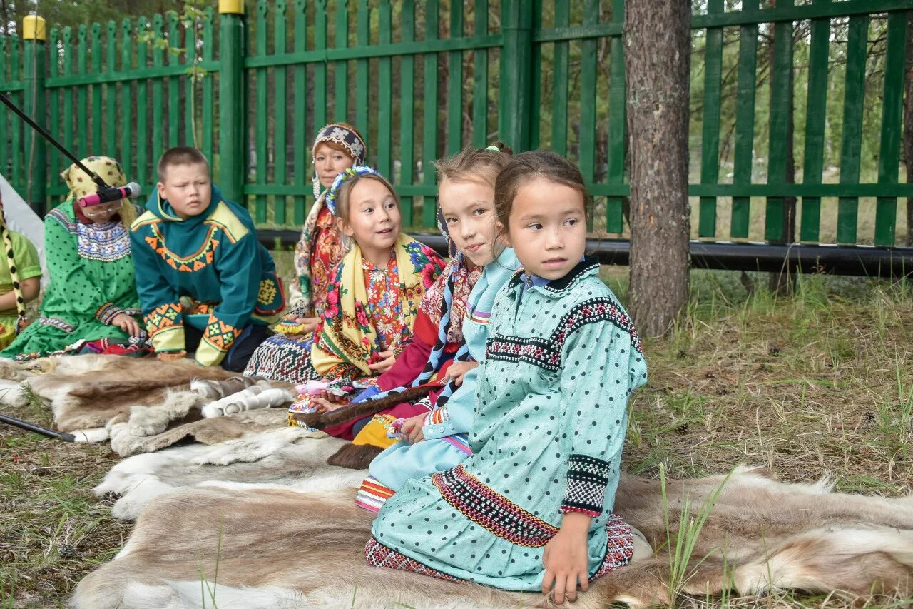 Погода ханты по часам. Варьеган музей этнографический. Этнографический парк-музей села варьёган. Ханты Варьеган. Варьеган поселок Нижневартовского района.