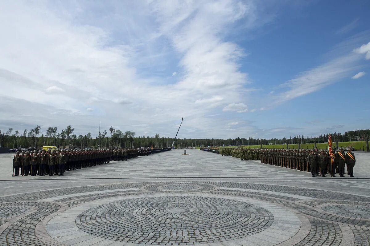 Парк Министерства обороны в Москве. Парк Минобороны Патриот. Храм Министерства обороны в Москве. Храм Вооружённых сил в Подмосковье окопы.