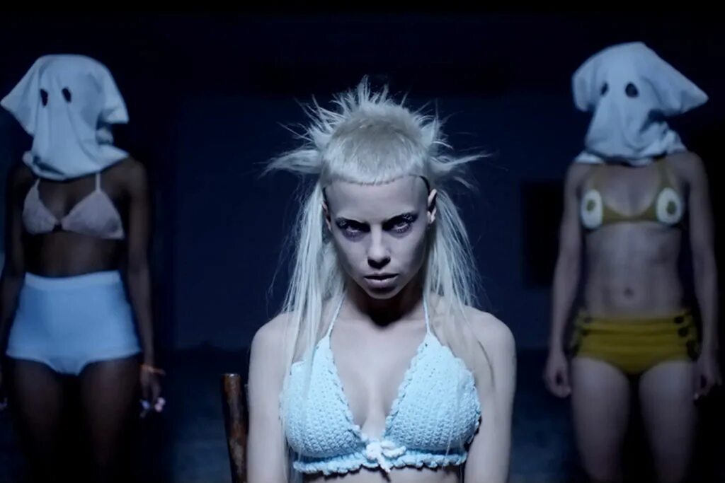 Йоланди Фиссер. Die antwoord Йоланди. Йоланди Фиссер группа die antwoord. Йоланди Фиссер 2022. Antwoord cookie thumper