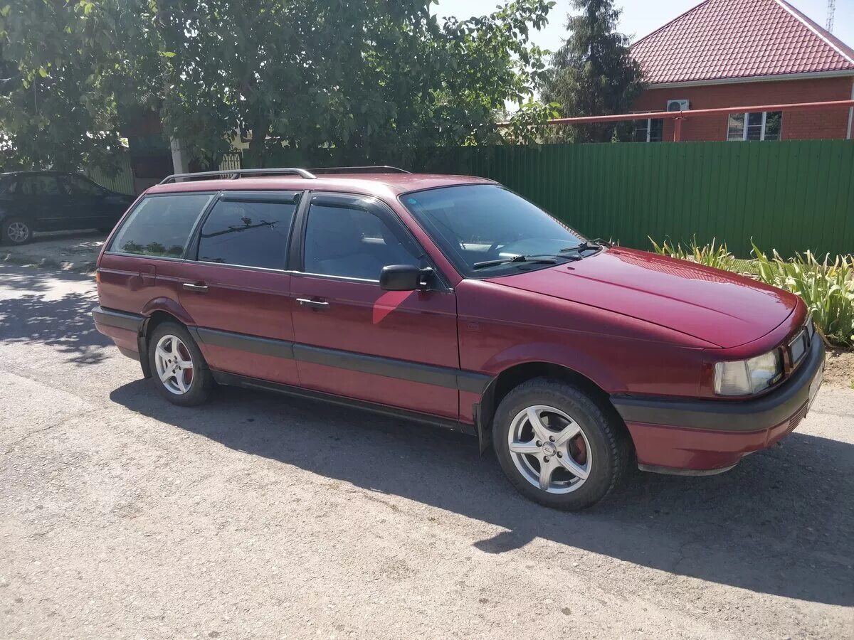 Универсал номер телефона. VW Passat b3 универсал красный. Volkswagen b3 1990. Volkswagen Passat b3 1990 универсал. Volkswagen Passat b3 красный.