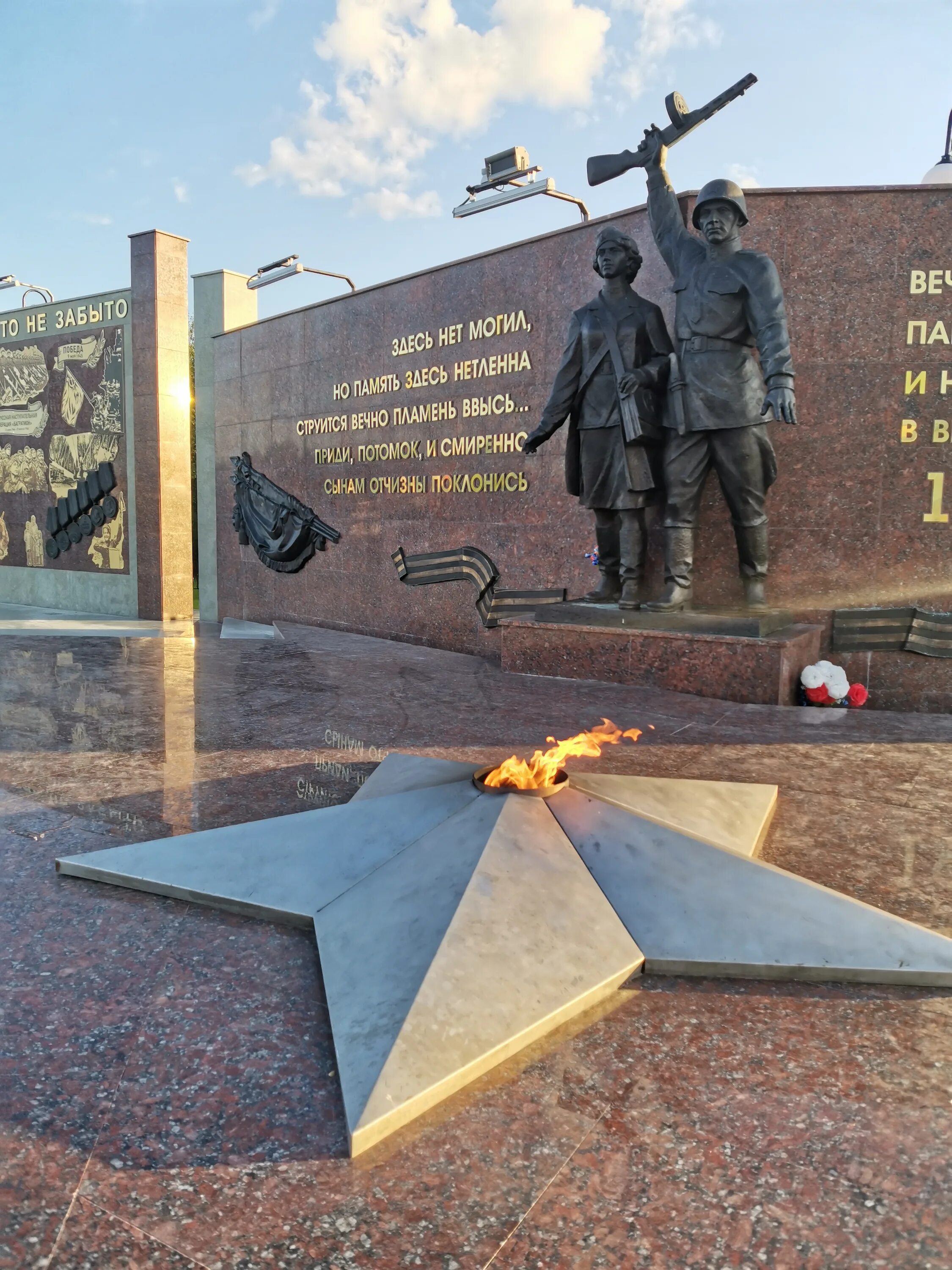 скверы губкинский янао. губкинский аллея славы. 9 may uzbekistan вечный огонь. площадь города губкинский. губкинский город парк.