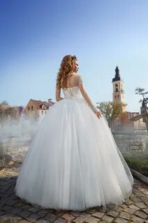 Пышное свадебное платье с корсетом