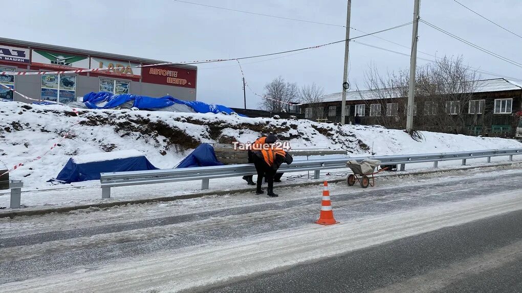 Новости 24 1 23. Путепровод Тайшет. Тайшет 24. Ограждение опор путепровода. Деревянный виадук Тайшет.