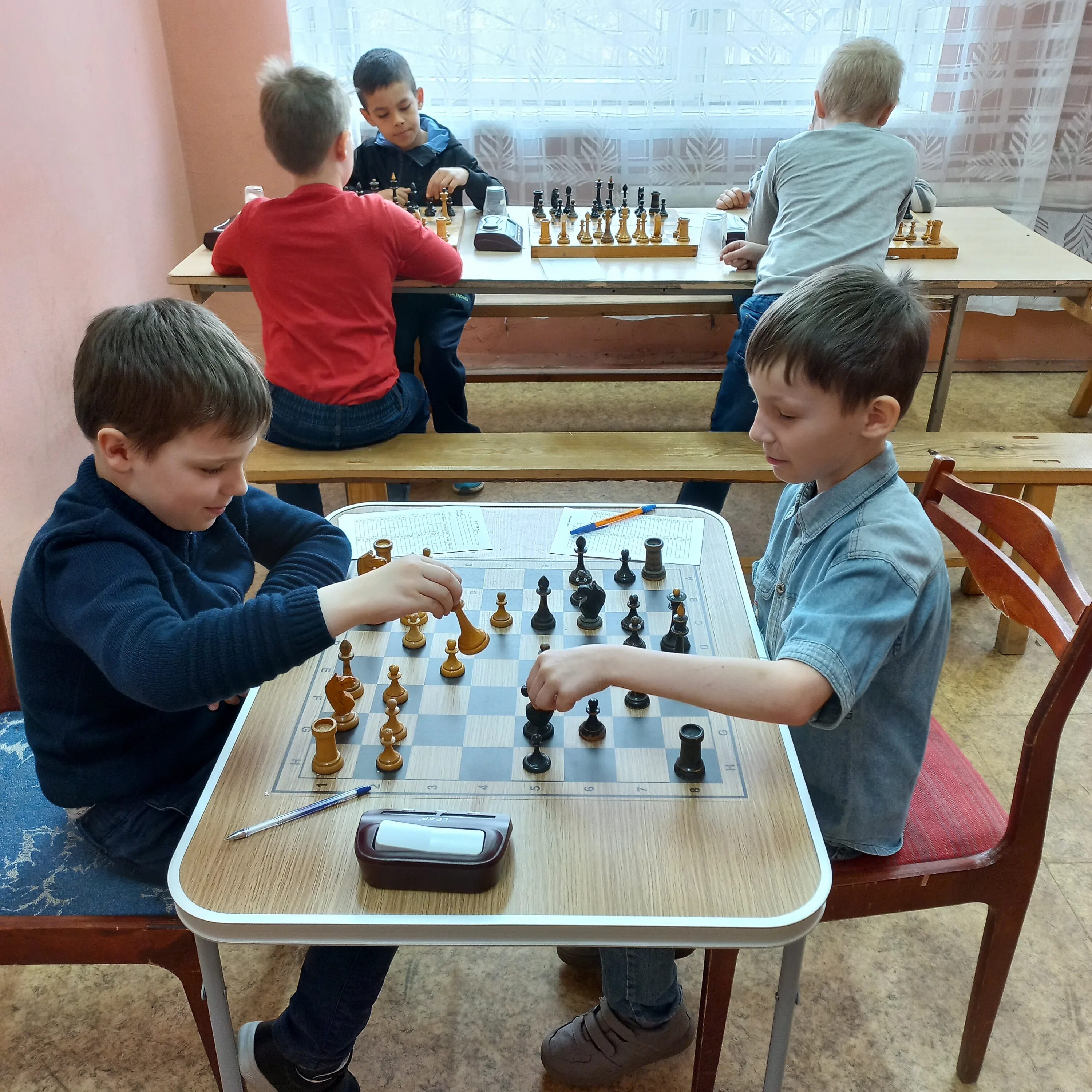 открытые шахматы. дети шахматы китай. шахматный турнир. рождественский шахматный турнир. открытый шахматный турнир.
