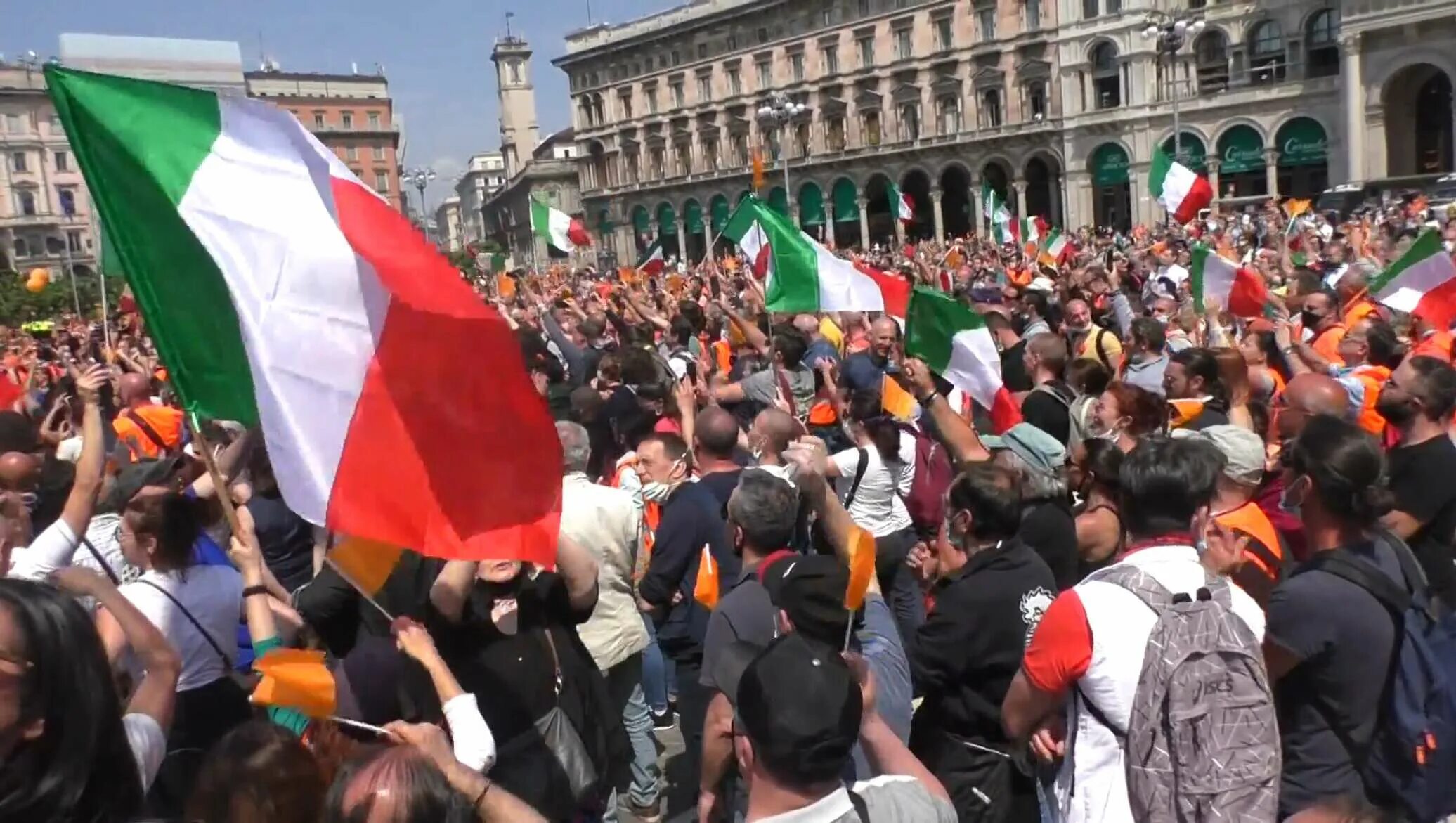 Страна сотни народов. Протесты в Италии 2022. Митинги в Италии. Протесты в Италии сейчас. Демонстрации в Италии.