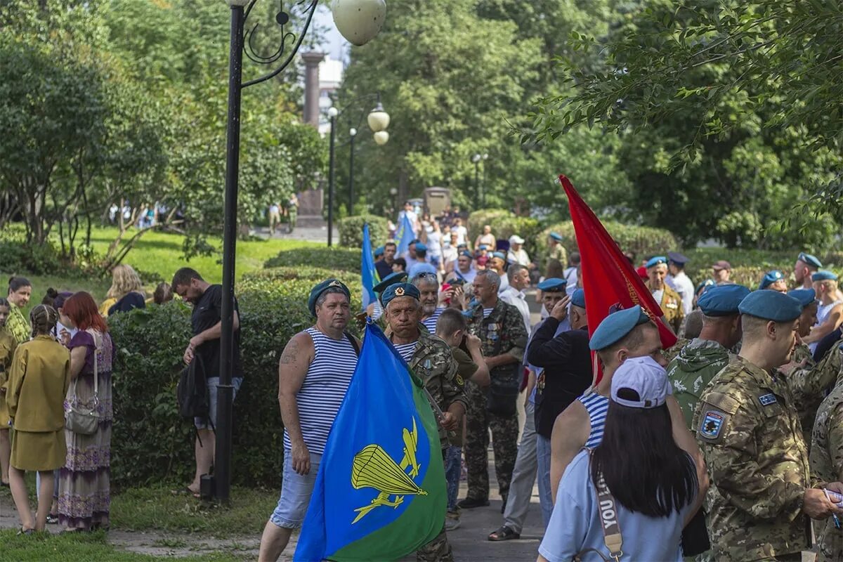 Крылатый воронеж. Парк ВДВ Воронеж. Празднование ВДВ В Воронеже. С праздником десантники. Монумент «Воронеж–Родина ВДВ».