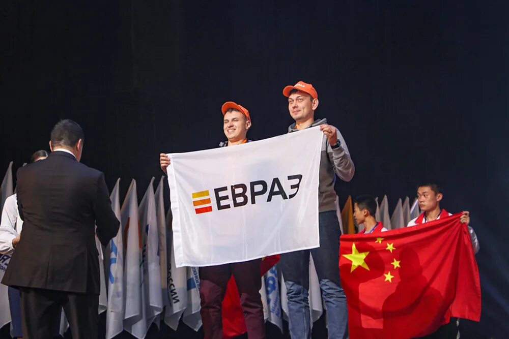 Евраз нтмк работа. Лидеры евраза. евраз сотрудники. работники евраз нтмк. дирекция информационных технологий евраз нтмк.