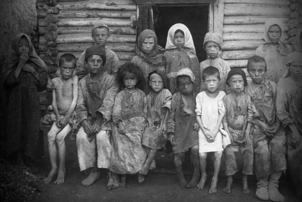 Голодающие дети 1921 год. Голодающие в Поволжье 1921-22.
