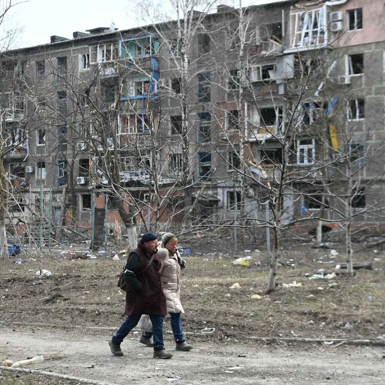 Мариуполь сколько мирных жителей. Петровского 129 Донецк. Донецк 2014 год. Мариуполь мирные жители.