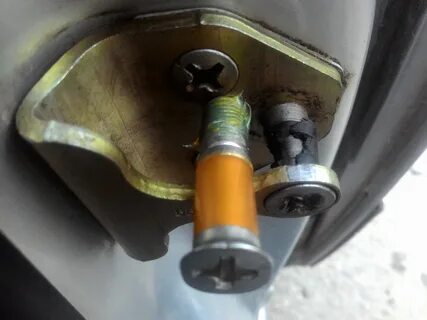 Болт замка ваз